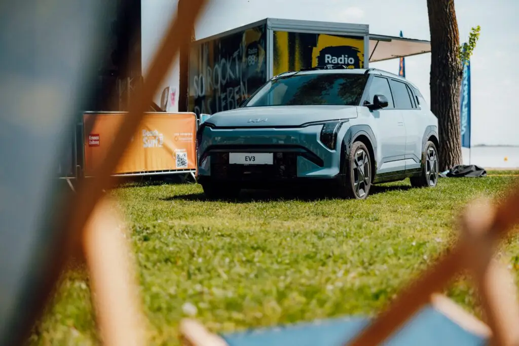 Kia Fahrzeug in blauer Lackierung