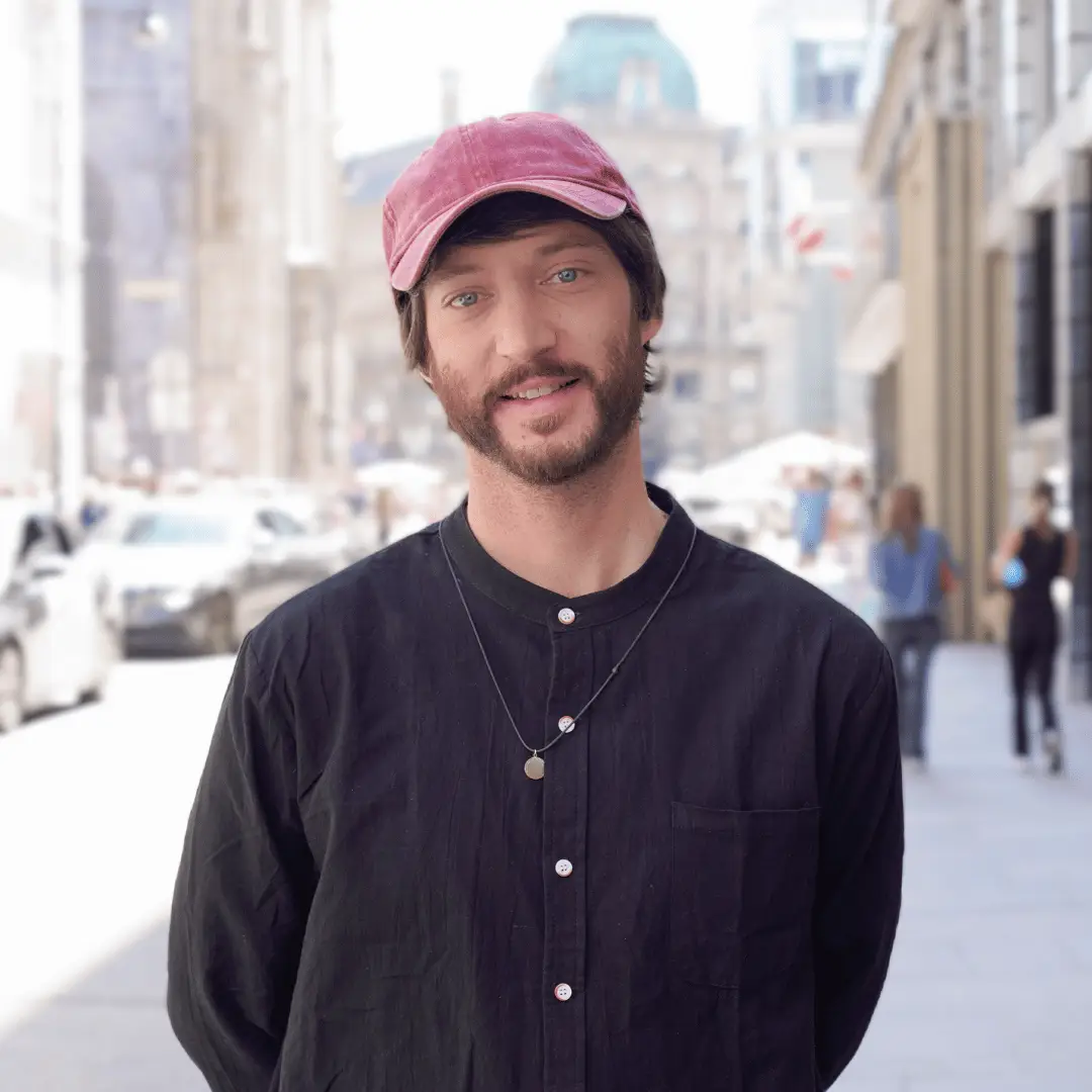 Christoph Braun, Teammitglied bei YIELD vor Wiener Stadtkulisse