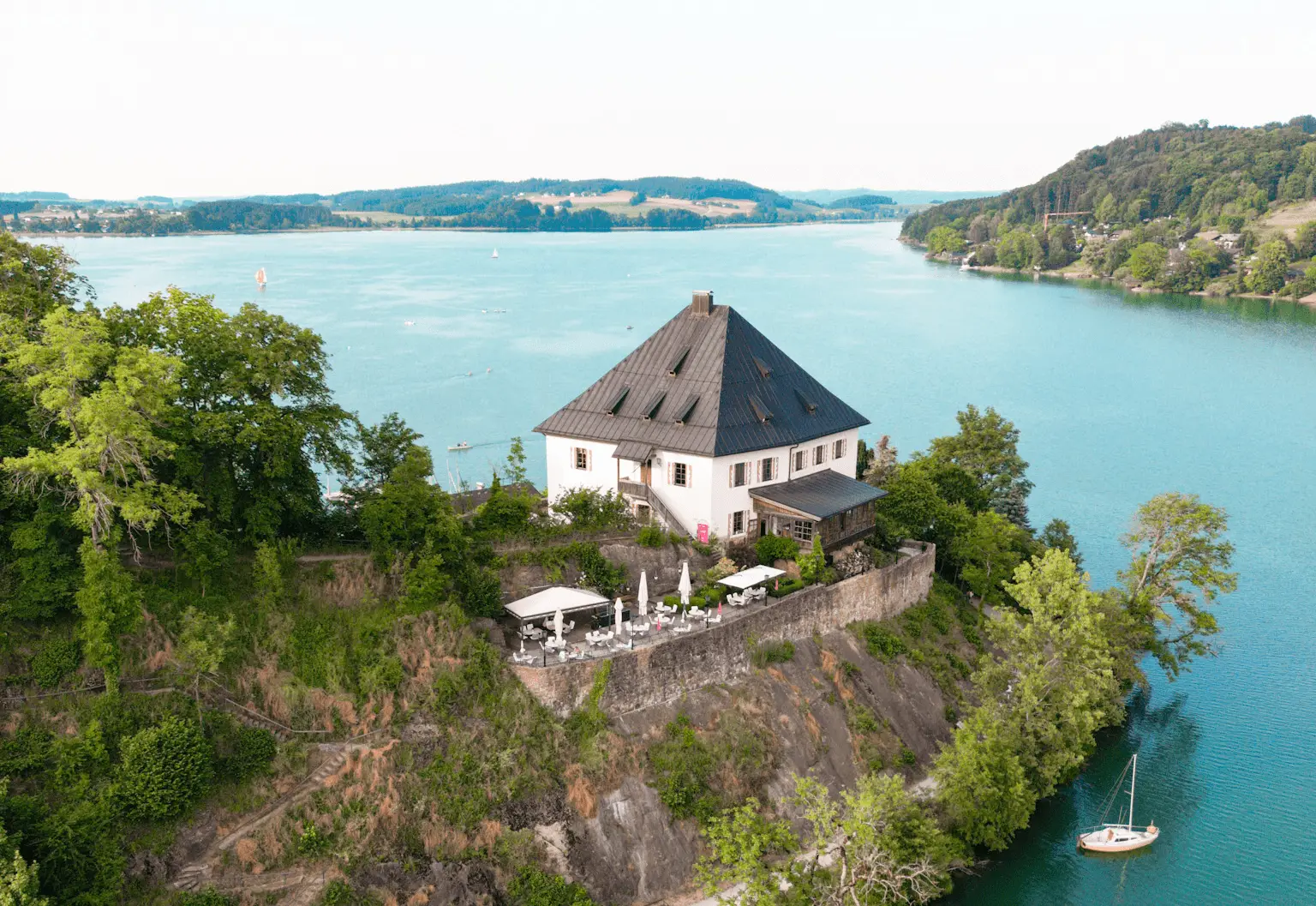 Luftaufnahme von Schloss Mattsee