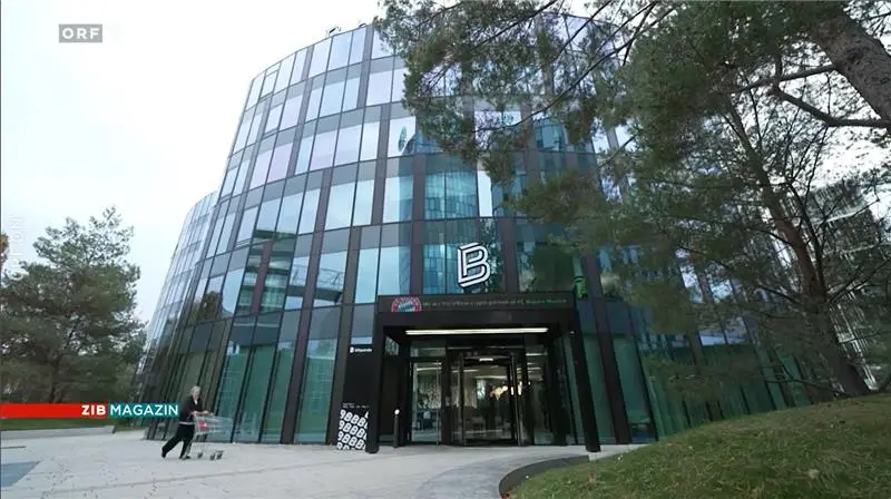 Bitpanda Unternehmenszentrale mit moderner Glasfassade
